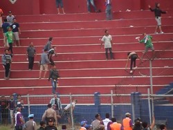 Kericuhan Suporter Warnai Laga Persik Kediri Vs Madiun Putra