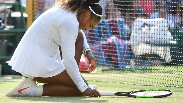 Serena Williams gagal dalam upaya meraih gelar grand slam pertama sejak kembali mengayun raket.
