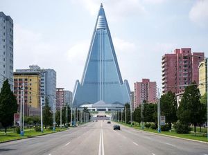 Bangunan Ini Mangkrak, Tapi Malah Jadi Keren