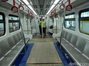 Penampakan Terkini Kerennya Jeroan Gerbong LRT Jakarta