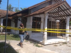 Densus  Geledah Rumah Paman dan Ponakan di Jatibarang Indramayu