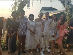 No Heels! Super Simple Tampilan Pengantin ala Nadine Chandrawinata