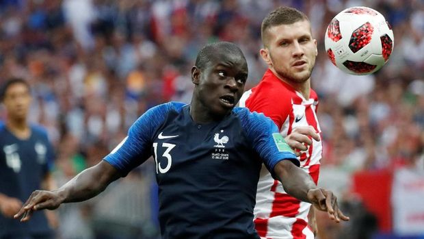 Kante Tersipu Malu Dapat Nyanyian di Pesta Juara Piala Dunia