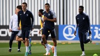 Antoine Griezmann dan Kylian Mbappe akan diandalkan Prancis untuk membobol gawang Kroasia. Foto: Shaun Botterill/Getty Images
