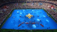 Penutupan Piala Dunia 2018 dilakukan sebelum laga final Prancis vs Kroasia di Stadion Luzhniki. Reuters/Maxim Shemetov.