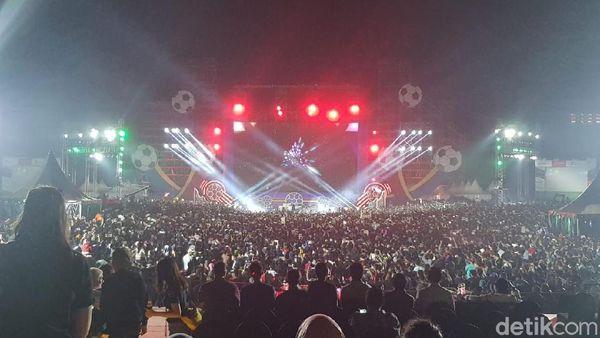 Raih Rekor Muri, Begini Kemeriahan Nobar Piala Dunia di Sunburst