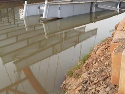 Tiang Penyangga Jembatan Tol Kali Kuto di Kendal Ambruk