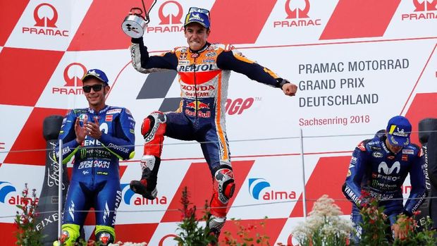 Marc Marquez didampingi dua pebalap Yamaha dalam podium MotoGP Jerman 2018.