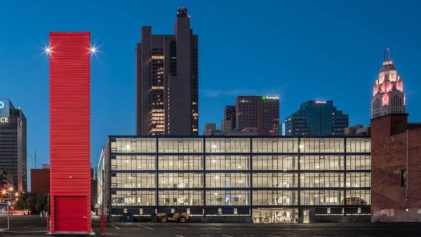 Begini Jadinya Kalau Kontainer Dijadikan Tempat Parkir