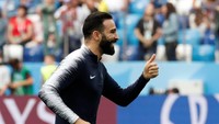 Dengan partai final akan dihadapi malam nanti, keberadaan kumis Rami sebagai jimat Prancis bakal sangat dibutuhkan efeknya, walaupun kecil kemungkinan pemain bersangkutan akan main lawan Kroasia. Getty Images/Alexander Hassenstein.