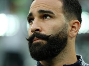 Adil Rami, tentang Kumis Jimat Prancis dan Pamela Anderson Adil Rami, tentang Kumis Jimat Prancis dan Pamela Anderson