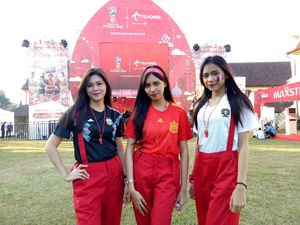 Nobar Piala Dunia di Makassar, 3 Gadis Cantik Ini Unggulkan Kroasia Nobar Piala Dunia di Makassar, 3 Gadis Cantik Ini Unggulkan Kroasia