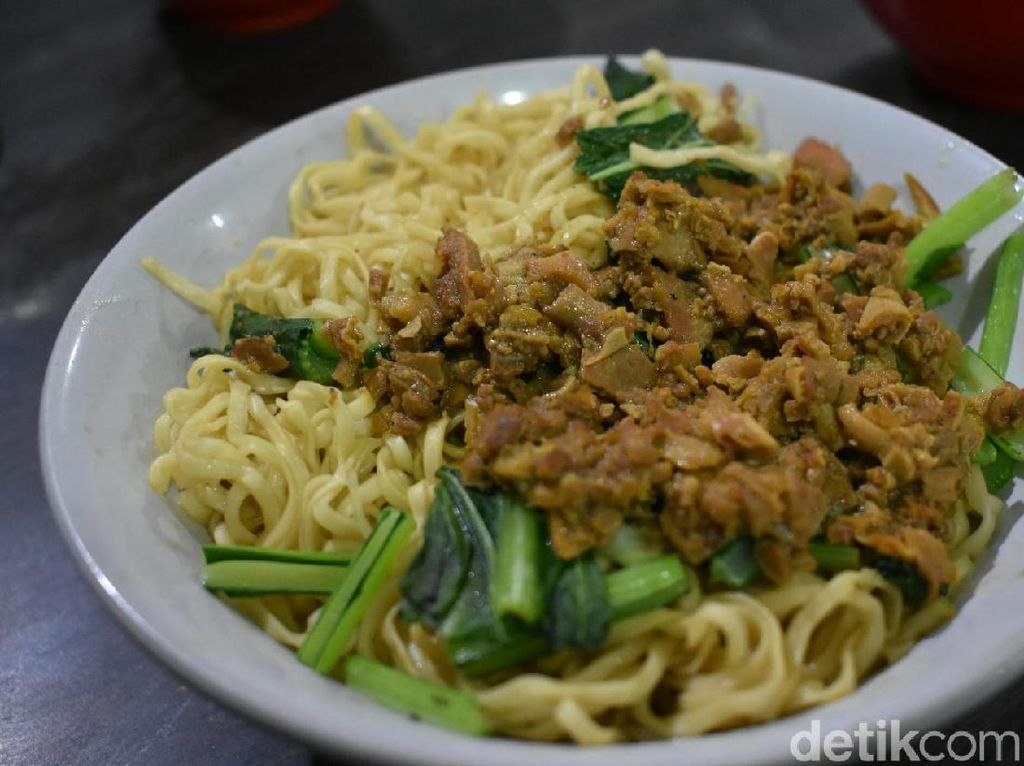 Kamu Tim Mana, Mi Ayam Siram Kuah atau Kering? Kamu Tim Mana, Mi Ayam Siram Kuah atau Kering?