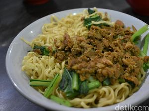 Kamu Tim Mana, Mi Ayam Siram Kuah atau Kering? Kamu Tim Mana, Mi Ayam Siram Kuah atau Kering?