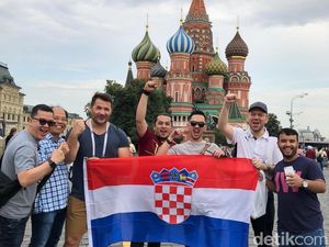 Terhanyut Euforia Pendukung Kroasia Jelang Final Piala Dunia 2018 Terhanyut Euforia Pendukung Kroasia Jelang Final Piala Dunia 2018