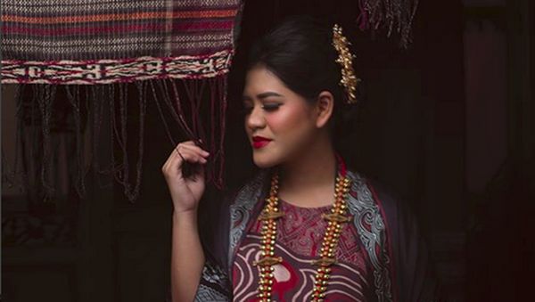 Anggunnya Kahiyang Ayu Jalani Foto Hamil Bernuansa Khas Batak