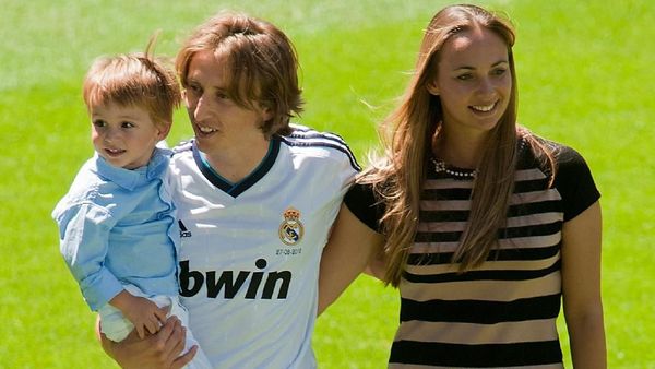 Pesona Vanja Bosnic, Istri dan Agen Kapten Timnas Kroasia Luka Modric