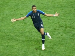 Baru Kali Ini Varane Bertemu Alien Semuda Mbappe