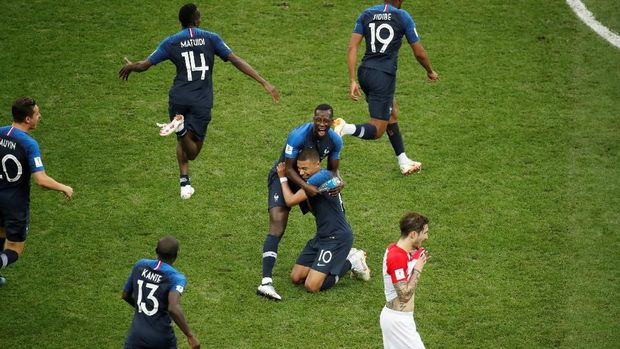Prancis ketika wasit membunyikan peluit panjang di final Piala Dunia 2018.