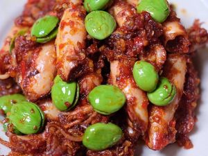 Huahh! Tambah Semangat Makan Pakai Sambal Pete yang Sedap Menyengat