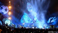 Sebelum nobar, penonton disuguhi Konser Piala Dunia.
