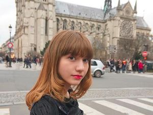 Foto: Gaya Liburan Si Cantik Cassandra Lee