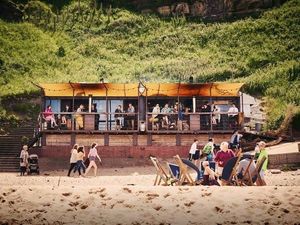 5 Restoran Semi Outdoor Ini Sajikan Makanan dan Pemandangan Ciamik