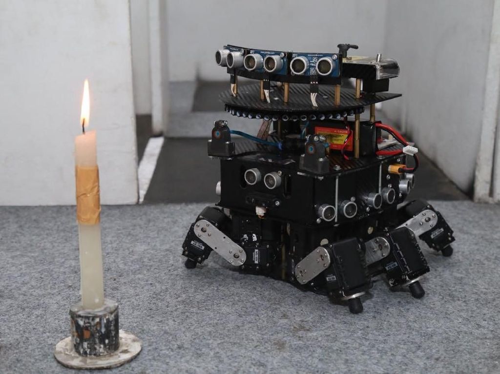 Robot DOME Bikinan Unmuh Malang Siap Unjuk Gigi di AS Robot DOME Bikinan Unmuh Malang Siap Unjuk Gigi di AS