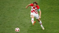 Luka Modric (Kroasia). Pemain terbaik turnamen ini merupakan otak permainan Vatreni. Ia menandai Piala Dunia 2018 dengan 2 gol dan 1 assist. (Foto: Christian Hartmann/Reuters)
