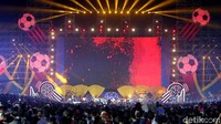 Nobar Piala Dunia yang digelar Transmedia berhasil menyabet dua penghargaan sekaligus dari MURI. Dua penghargaan yang diraih itu untuk kategori layar nobar terbesar dan penonton terbanyak.