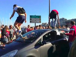 Duh, Mobil Ini Jadi Korban Perayaan Kemenangan Prancis