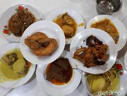5 Rumah Makan yang Buka 24 Jam Ini Sajikan Puluhan Makanan Nonstop