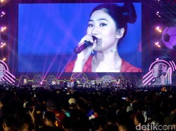 Artis-artis papan atas Indonesia menyemarakkan Konser Piala Dunia.
