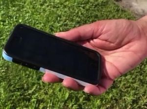 Jatuh dari Pesawat, iPhone Ini Selamat