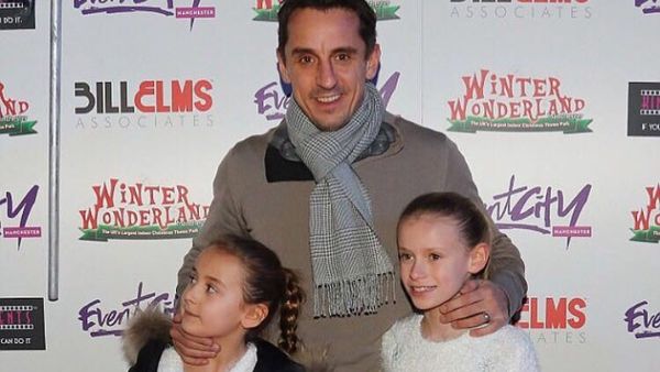 Akrabnya Eks Pemain Manchester United Gary Neville dan 2 Putrinya