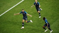 Kylian Mbappe turut menyumbangkan satu gol untuk Prancis di menit ke-65. Reuters/Christian Hartmann.