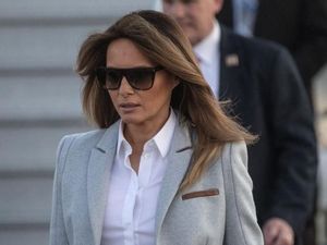 Pakai Baju Desainer Baru, Melania Trump Tiru Michelle Obama? Pakai Baju Desainer Baru, Melania Trump Tiru Michelle Obama?