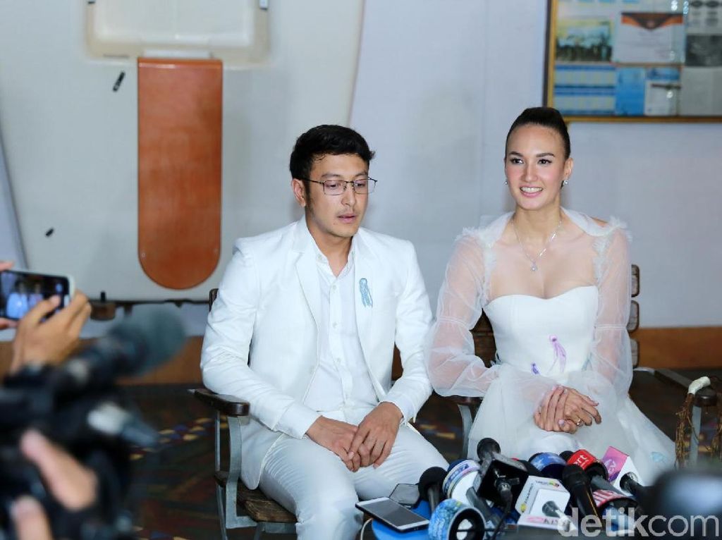 Lewati 3 Juta Hari, Ini yang Buat Nadine dan Dimas Yakin Nikah Lewati 3 Juta Hari, Ini yang Buat Nadine dan Dimas Yakin Nikah