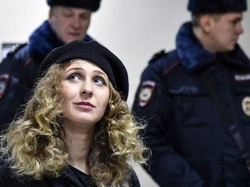 Cerita Anggota Pussy Riot Nyamar Jadi Kurir Demi Tinggalkan Rusia