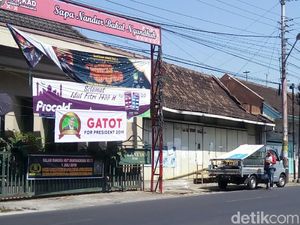 Para Politisi Hingga Mantan Jenderal Mulai Tebar Spanduk di Solo Para Politisi Hingga Mantan Jenderal Mulai Tebar Spanduk di Solo