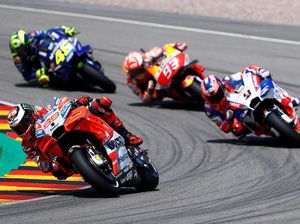 Lorenzo Terhambat Masalah Grip Ban Belakang Lorenzo Terhambat Masalah Grip Ban Belakang