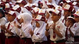 Melihat Suasana Hari Pertama Masuk Sekolah