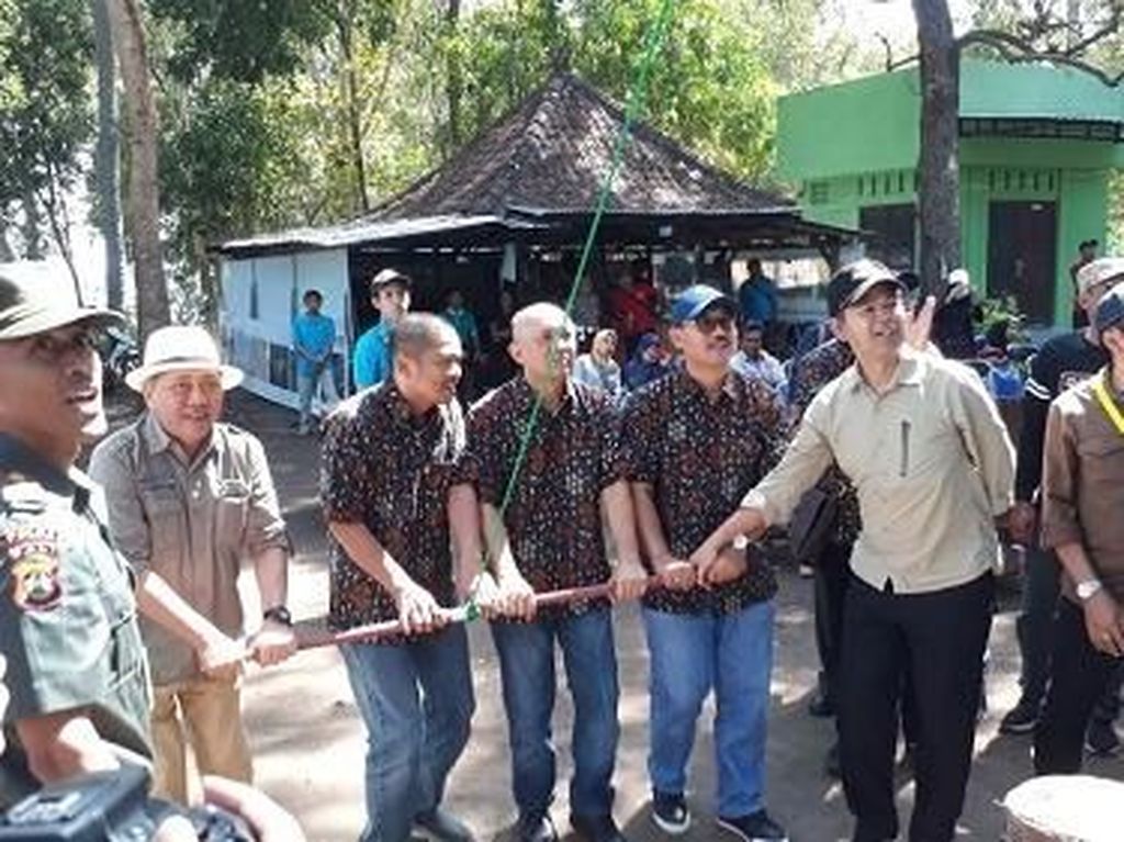 KLHK Lepas Liarkan 10 Jalak Bali di TNBB