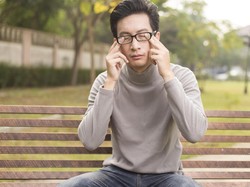 Ternyata Kebiasaan Mengucek Mata Berbahaya, Lho!