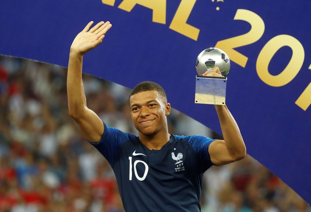 Kylian Mbappe menjadi pemain muda terbaik Piala Dunia 2018. Dia terpilih sebagai pemain muda terbaik setelah tampil luar biasa sejak babak fase grup.