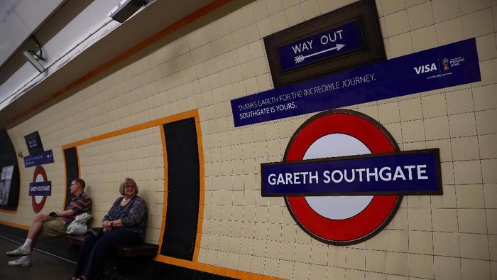 Gareth Southgate menjadi nama stasiun kereta bawah tanah di London (Foto: Hannah McKay/Reuters) Gareth Southgate menjadi nama stasiun kereta bawah tanah di London (Foto: Hannah McKay/Reuters)