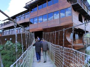 Siapa Berani Lewat Jembatan Gantung Situ Patenggang?