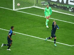 Antoine Griezmann merayakan gol yang dicetak di menit ke-38 lewat titik putih. Reuters/Michael Dalder.