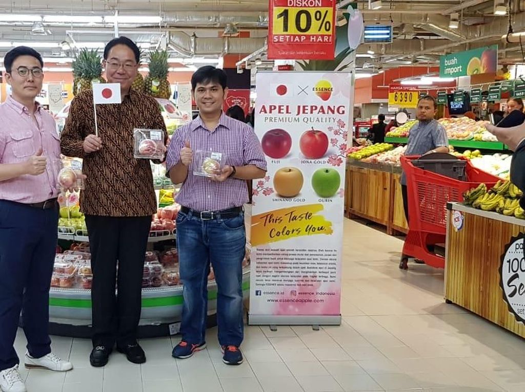 Gubernur Yamanashi Kunjungi Gerai Carrefour, Ada Apa? Gubernur Yamanashi Kunjungi Gerai Carrefour, Ada Apa?