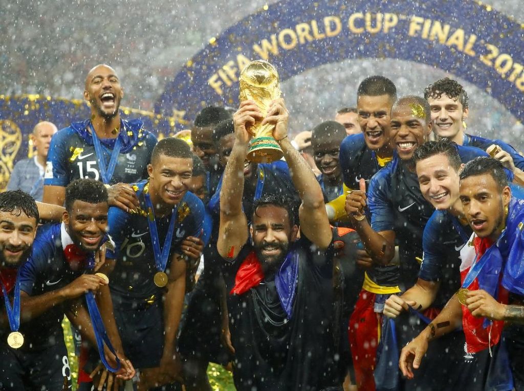 Selebrasi Tanpa Henti Prancis di Dressing Room Hingga Bus Selebrasi Tanpa Henti Prancis di Dressing Room Hingga Bus